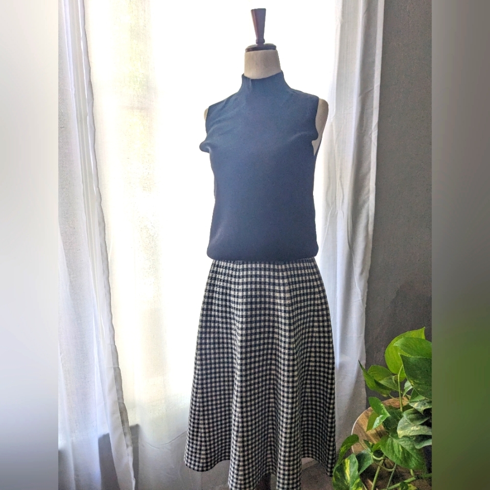 🔴SOLD🔴Gingham check fit and flare skirt